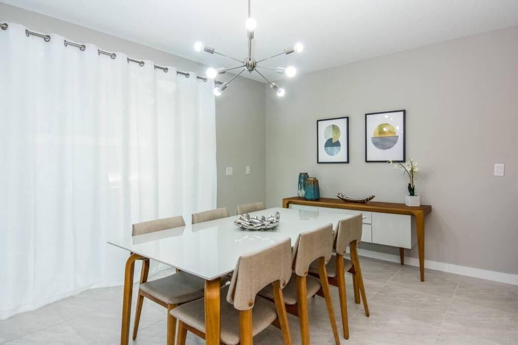 Beautiful Four Bedrooms Townhouse With Splash Pool At Le Reve Resort Киссимми Экстерьер фото
